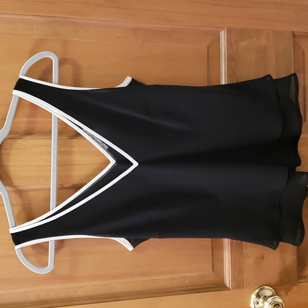 COTE FEMME TANKTO P SLEEVELESS BLOUSE Double sheer black layers w white trim.